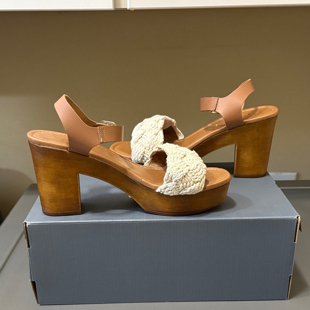 Seychelles Tan and Cream Platform Sandals